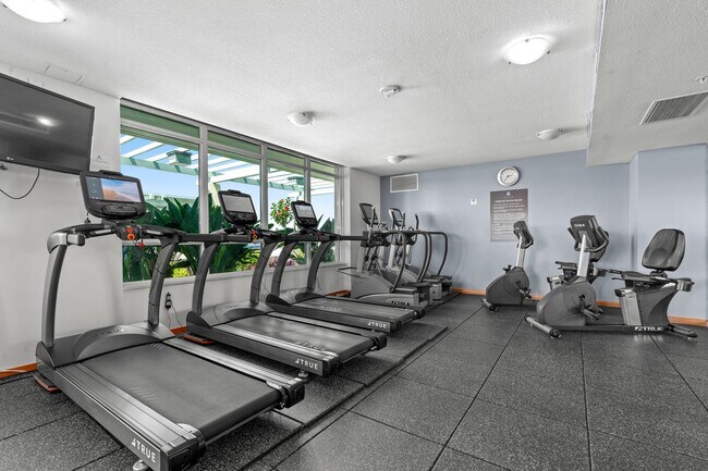 Building Photo - Super Spacious Cortez Hill 2-Bedroom at Discovery! Small Pet Ok!