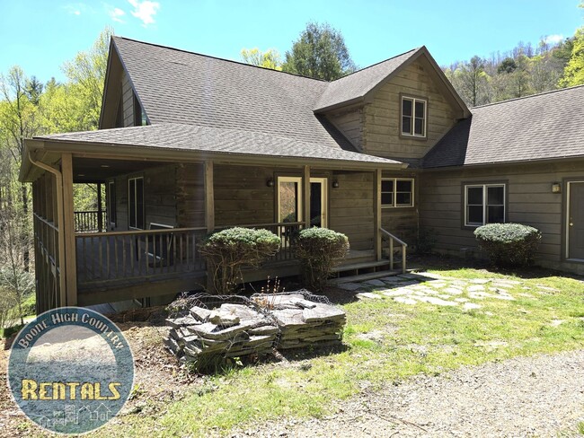 Building Photo - Beautiful Cabin in Sugar Grove with Multi-...