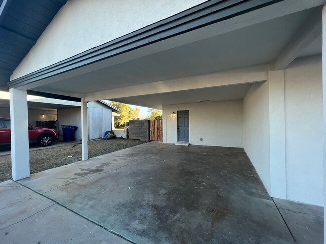 Building Photo - Remodeled 4 Bed/2 Bath in great ASU neighborhood