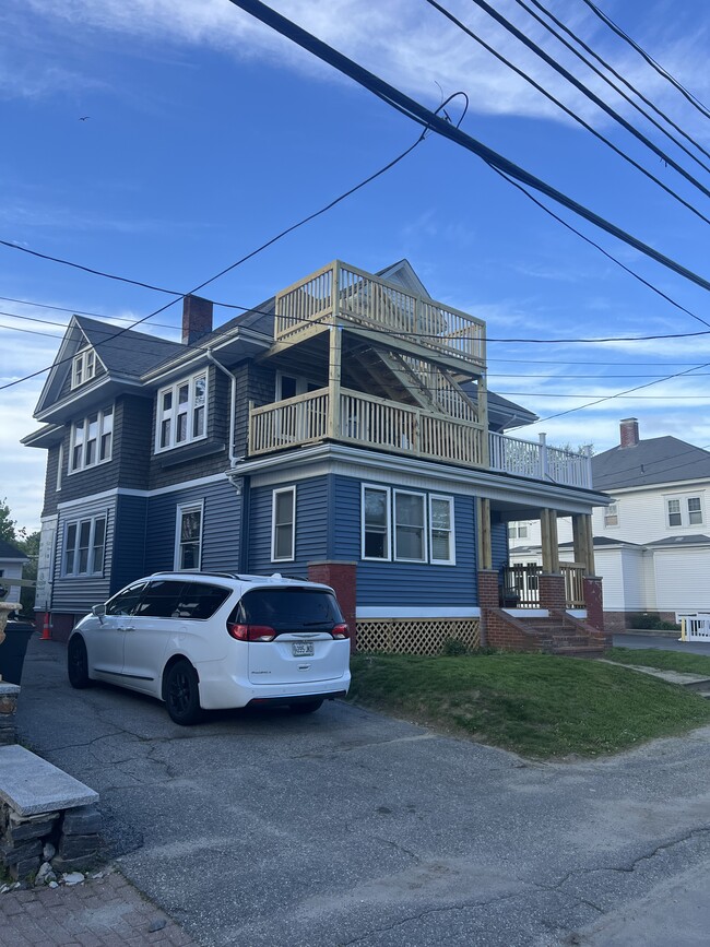 Building Photo - 214 Sabattus St