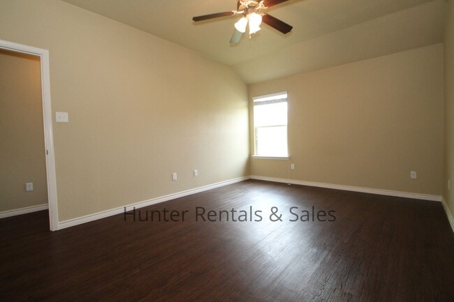 Building Photo - Airport and Texas A&M Central Texas Nearby!