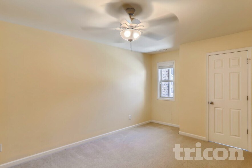 Building Photo - 281 Oakland Hills Way