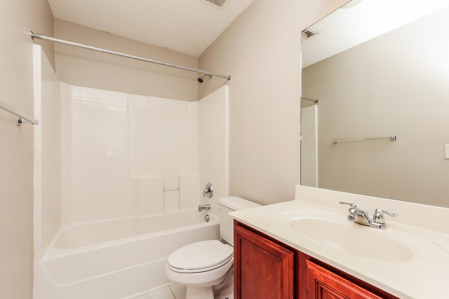 Building Photo - 412 Elegance Way