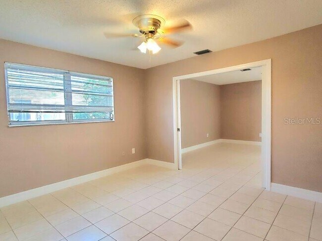 Building Photo - 910 Santa Brigida Ct