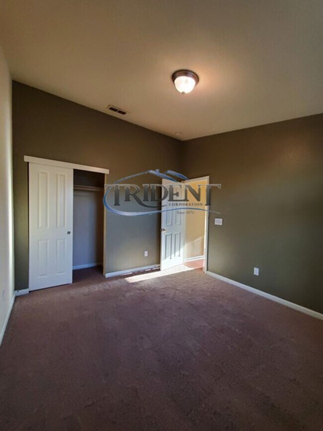 Building Photo - 4 bedroom, 2 bath house