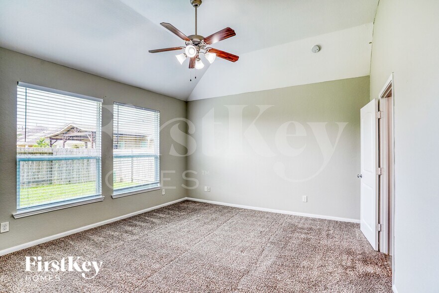 Building Photo - 4810 Bay Vista Dr