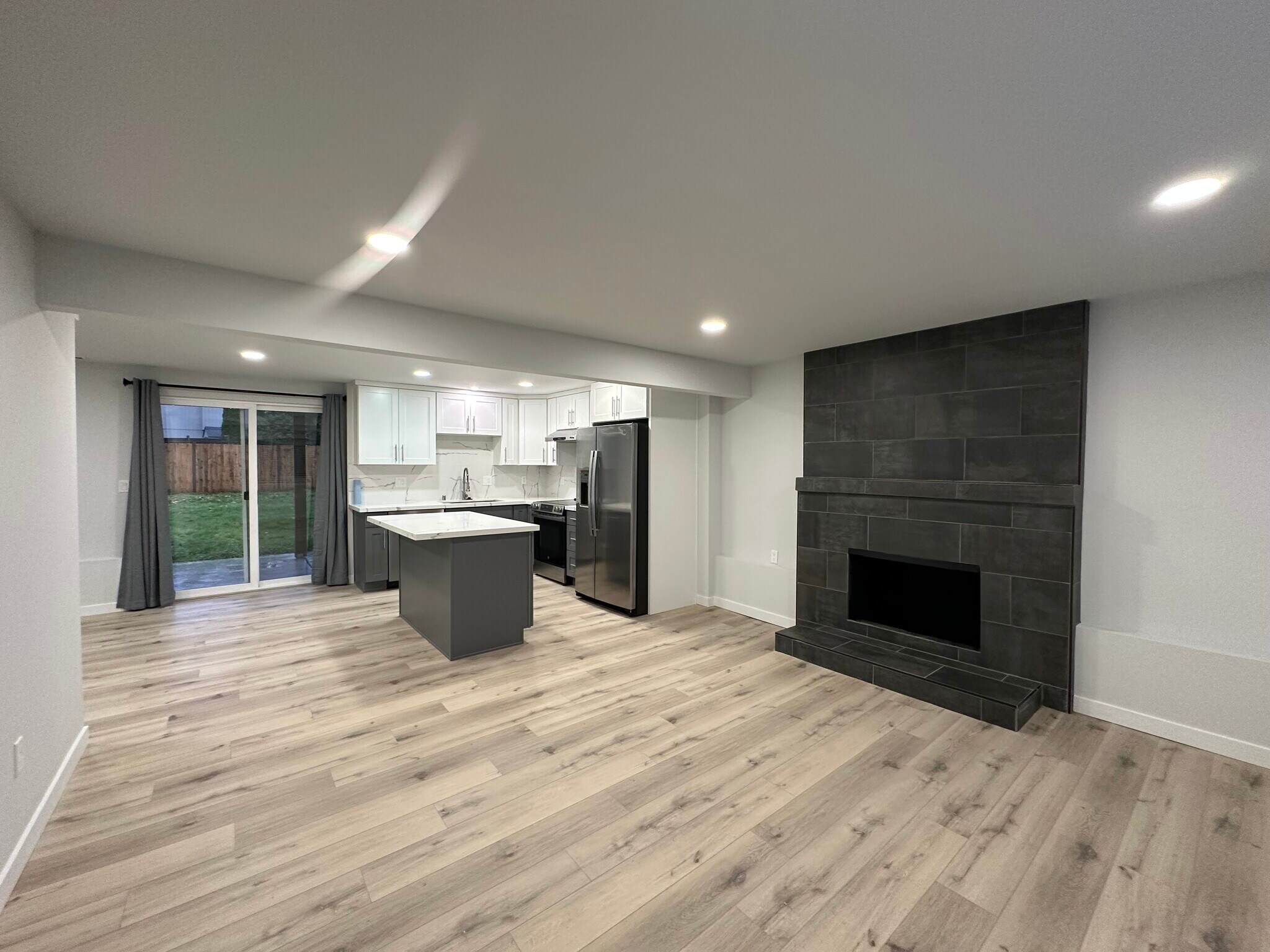 Building Photo - 20914 3rd Ave W