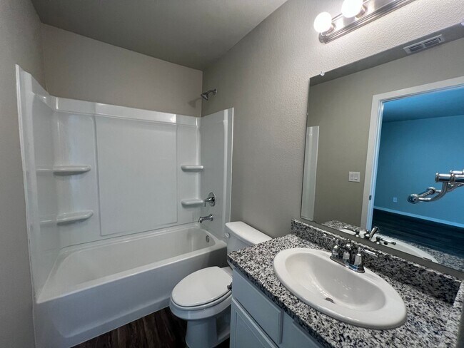 Building Photo - Pre leasing for July: Upland West.