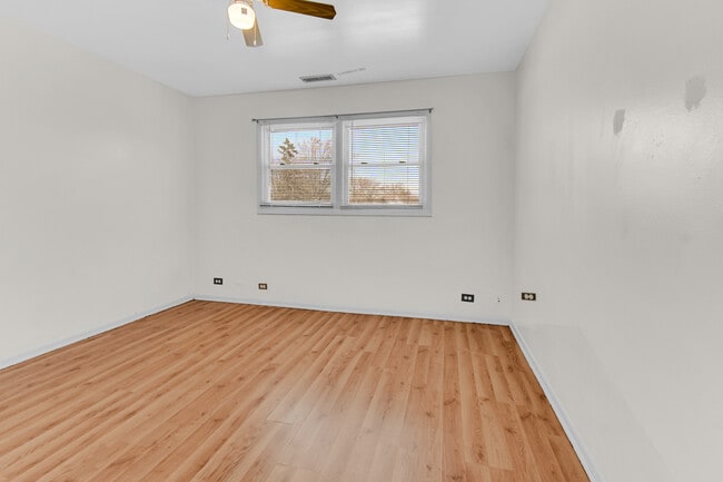 Building Photo - 403 Prairie Ave