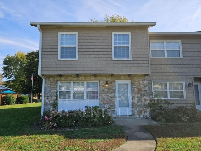 Building Photo - 7101 Pinehurst Dr