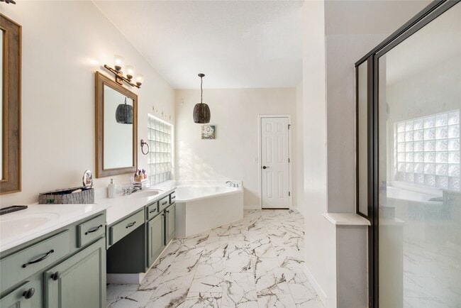 Building Photo - 11939 Painted Canyon Dr