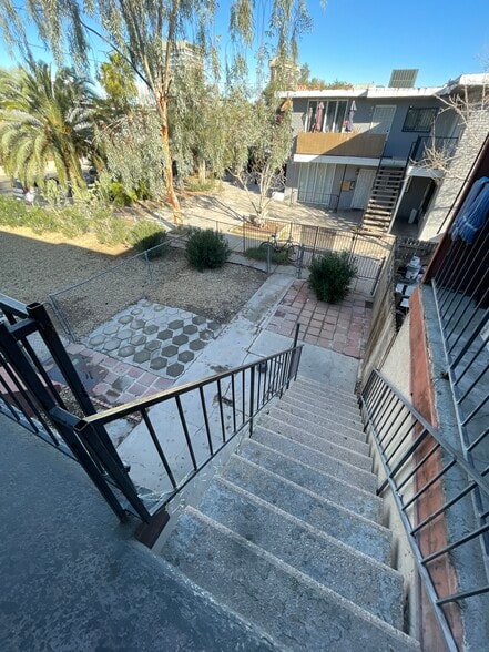 Building Photo - 3380 Brussels St