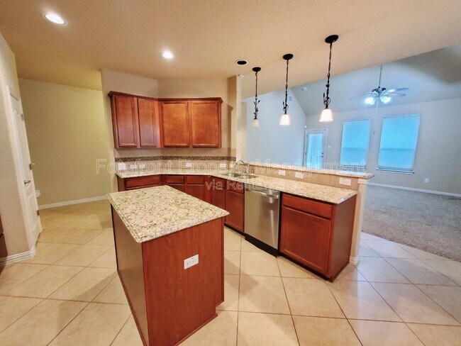 Building Photo - 11927 Jasmine Way