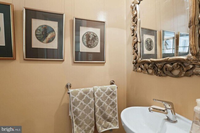 Building Photo - 3743 Upton St NW