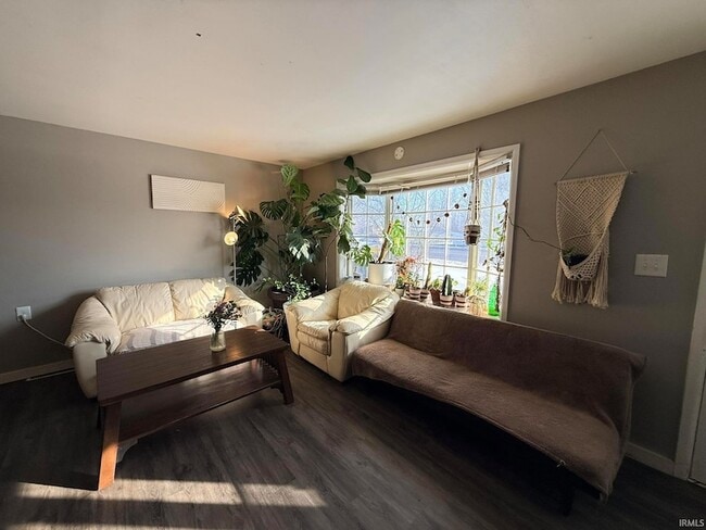 Building Photo - 640 S Curry Pike