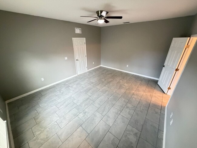 Building Photo - Available now!! Adorable 3 Bedroom / 2 Bathroom Home in Palm Bay!!