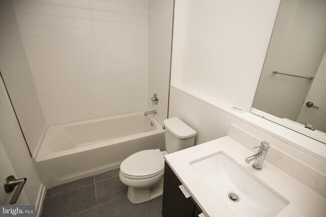 Building Photo - 1229 N 27th St