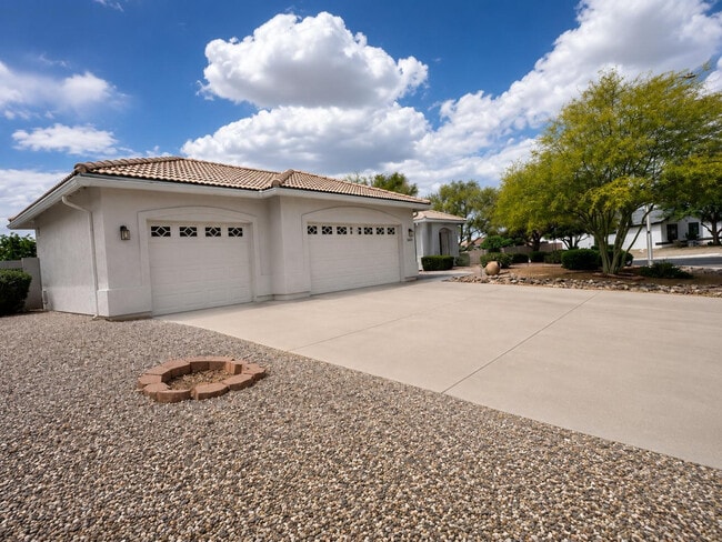 Building Photo - 3829 Camino del Vara