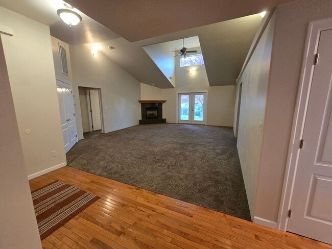 Building Photo - 3 bed 2 bath  Home for Rent in Grants Pass