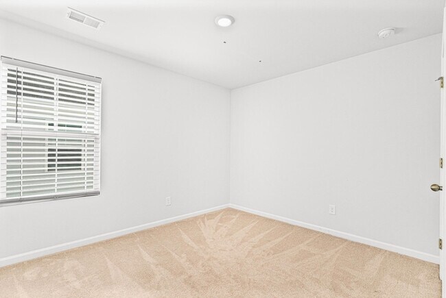 Building Photo - 504 Minim St