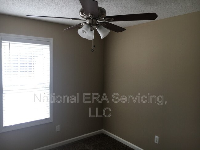 Building Photo - 753 Newport Dr