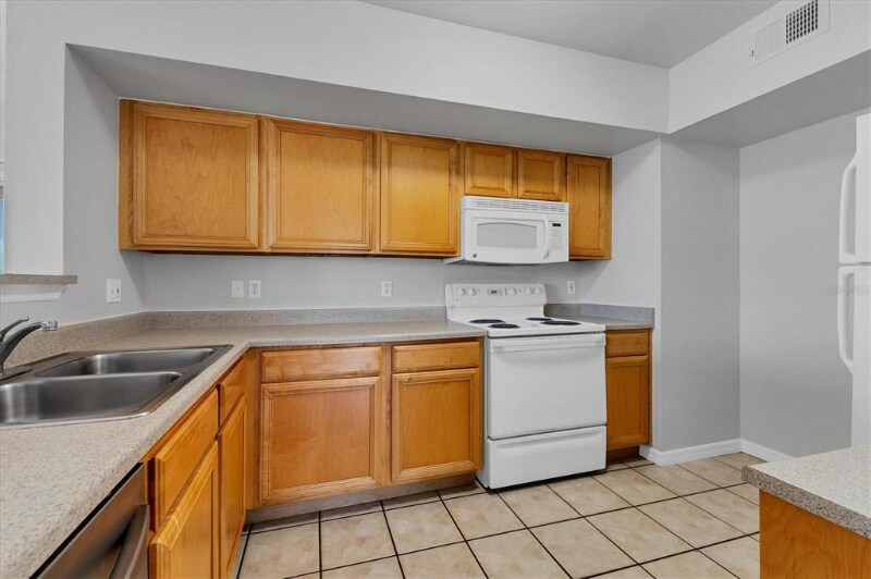 Building Photo - 1010 Villagio Cir