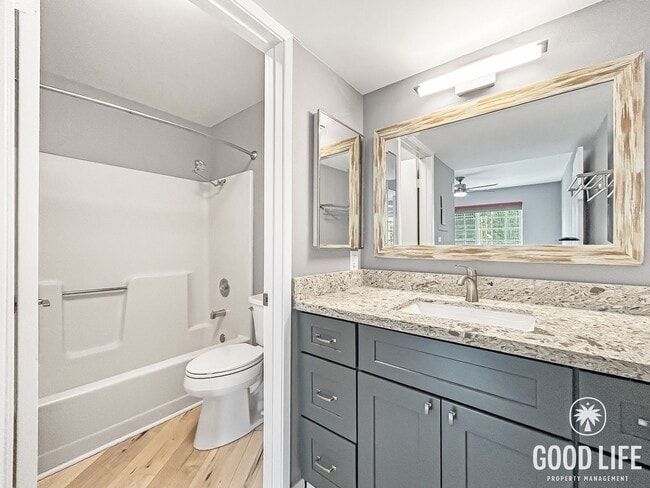 Building Photo - Beautiful 2BD/2BA W/ Reserved Parking and In-Unit Laundry in North Park!