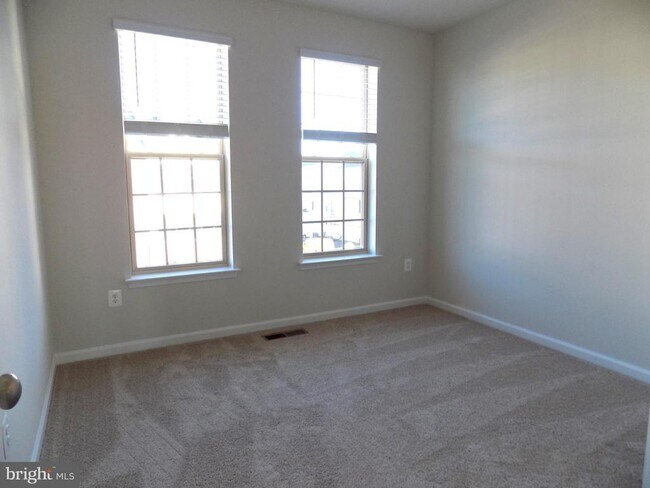 Building Photo - 1602 Field Sparrow Ter NE