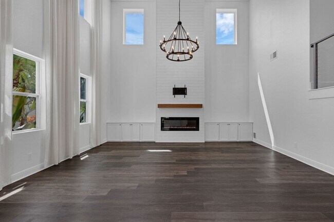 Building Photo - Gorgeous 4 bedroom/3.5 bath estate home fo...