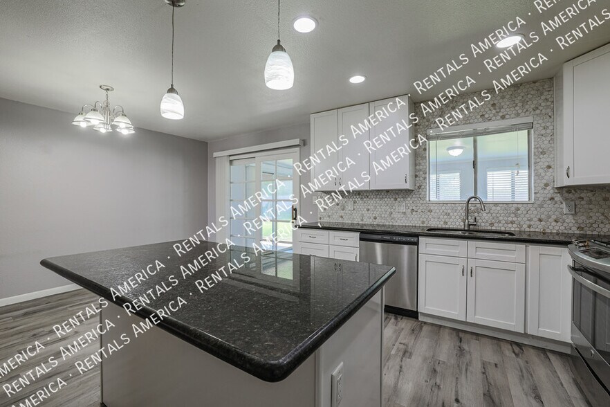 Building Photo - 6312 S College Ave