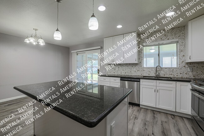 Building Photo - 6312 S College Ave