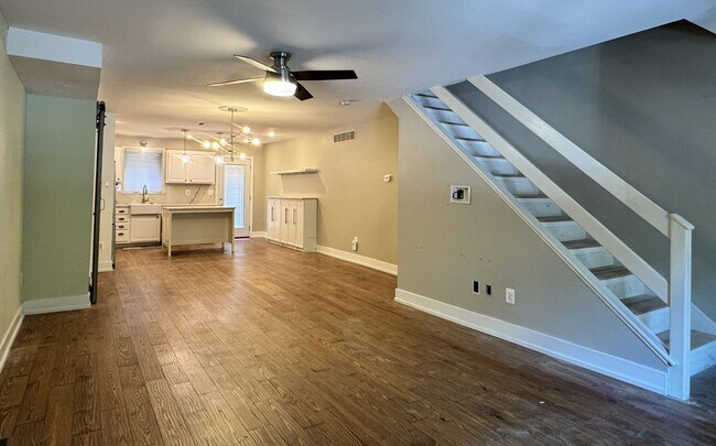 Building Photo - Spacious Passyunk Square Home with Finished Basement & Patio