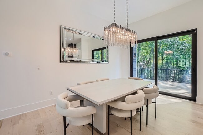 Building Photo - 5285 Mt Vernon Pkwy NW