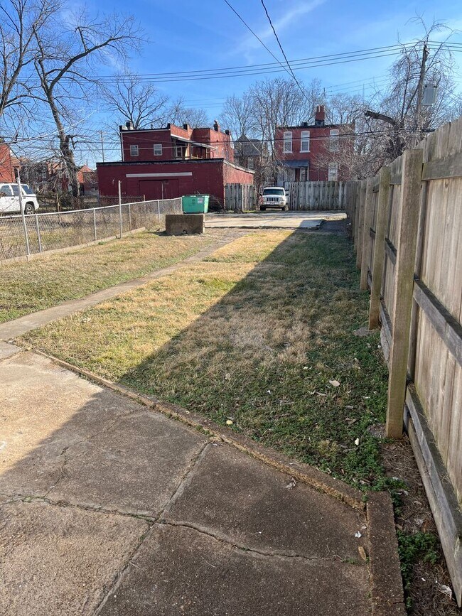 Nice 1 Bedroom Bungalow in South City 7408 Minnesota Ave St. Louis MO