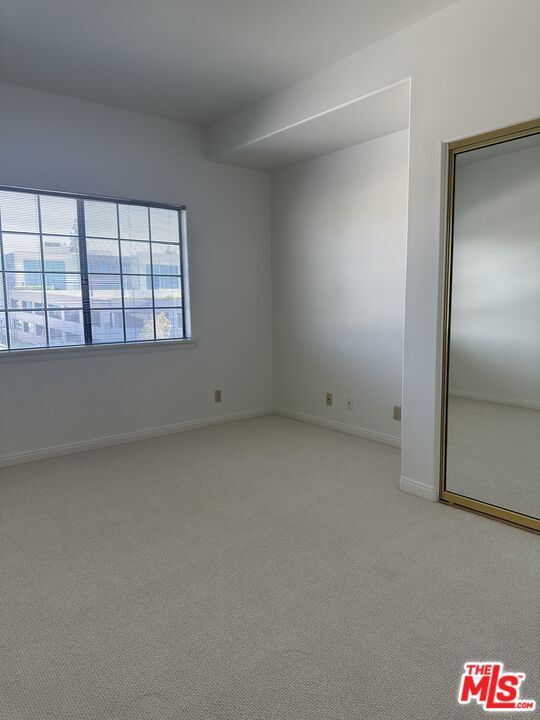 Building Photo - 5319 Lindley Ave