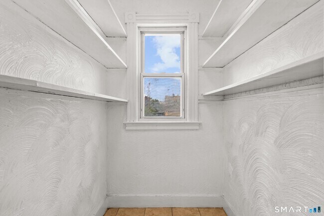 Building Photo - 66 Standish St
