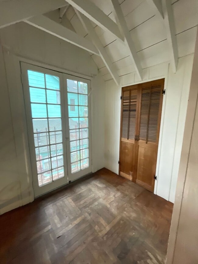 Building Photo - 840 E Brown Ave