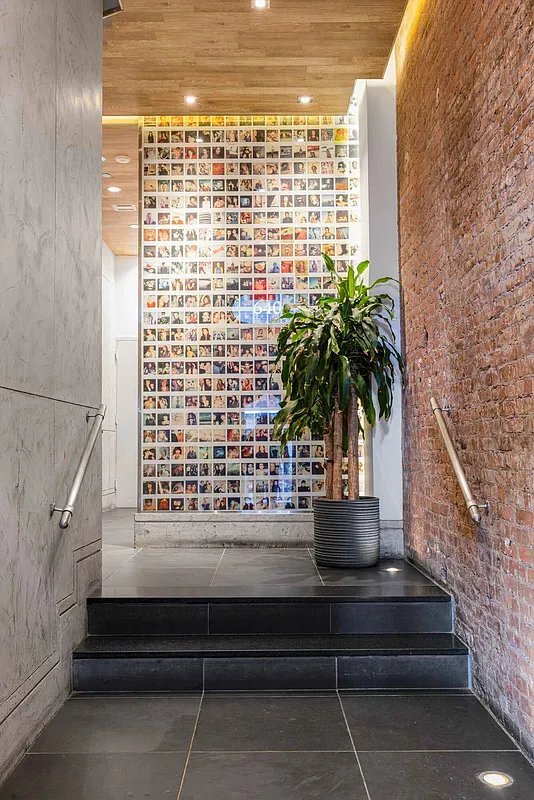 Building Photo - 640 Broadway