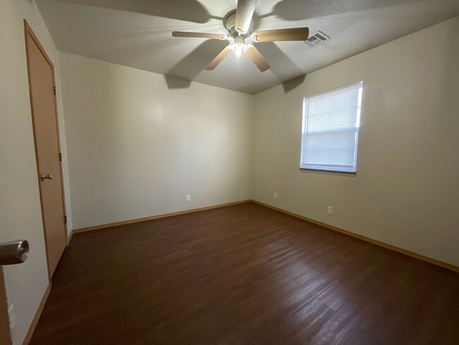 Building Photo - Newly renovated 2BR/1BA apartment in Joplin, MO near MSSU campus