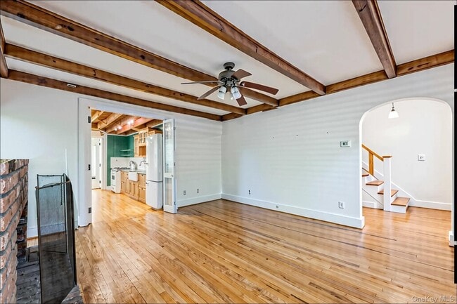 Building Photo - 124 Willow Tree Rd