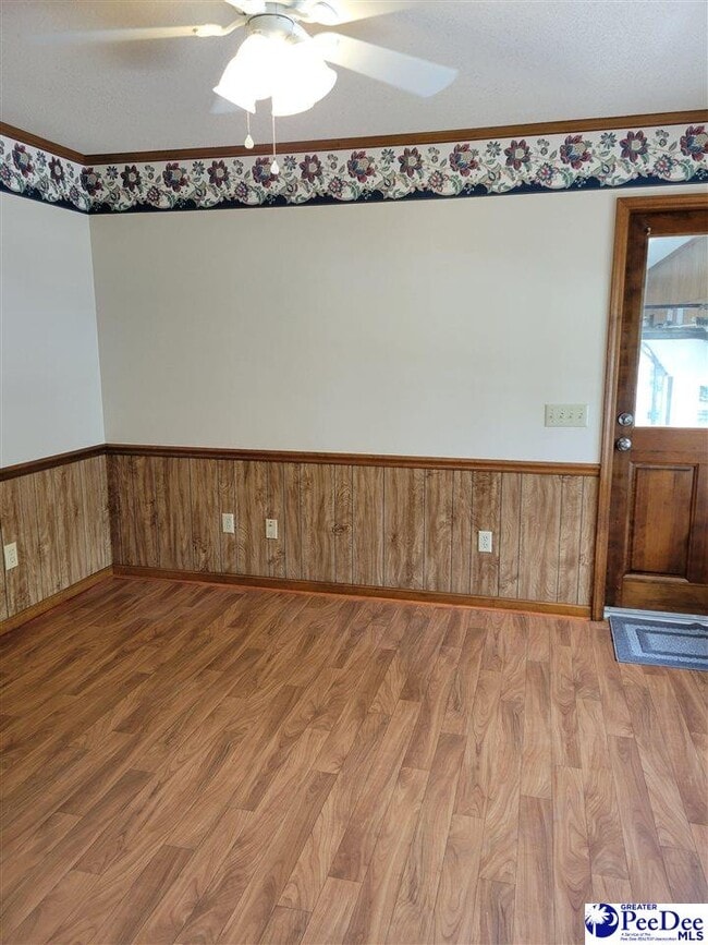 Building Photo - 200 Christmas Tree Rd