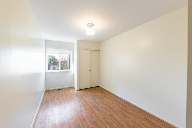 Building Photo - 2349 W 18th Pl