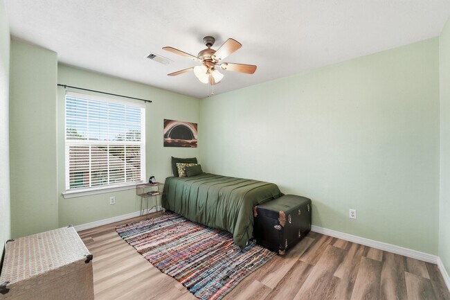 Building Photo - 6215 Lake Chase Ct
