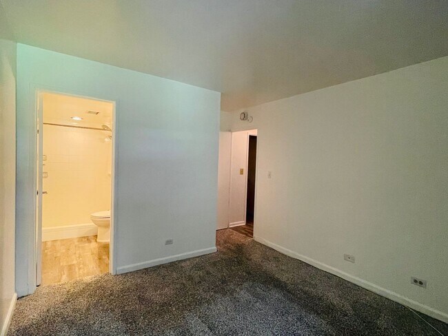 Building Photo - Partly Furnished 2-bedroom, 2-bath condo a...