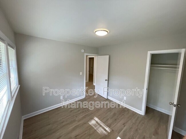 Building Photo - 4555 Hillpine Rd
