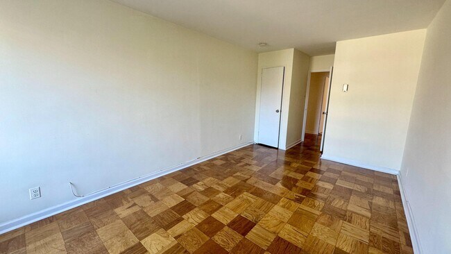 Building Photo - 1425 4th St SW