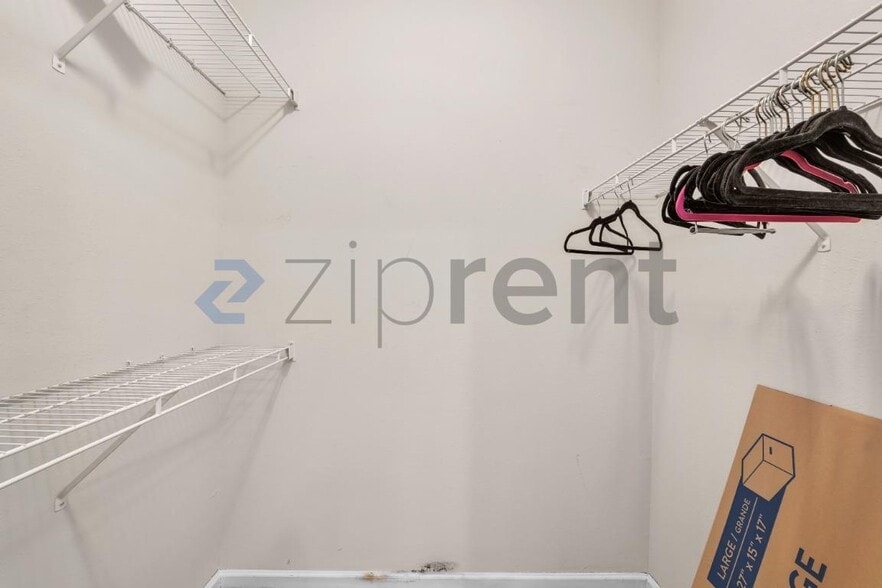 Building Photo - 17942 Villa Creek Dr