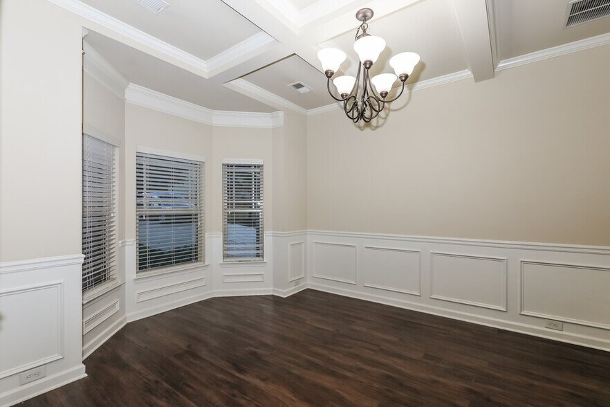 Building Photo - 576 Camano Way