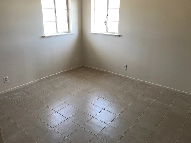 Building Photo - Northeast El Paso 3 Bed Refrig A/C w/Mount...