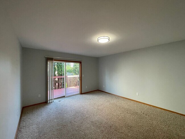 Building Photo - Spacious 5BR / 3BA Beacon Hill Home – 2,21...